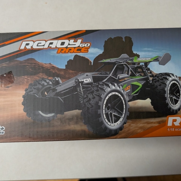 NWT READY TO GO High-Speed Green and Black RC Car - Picture 3 of 7